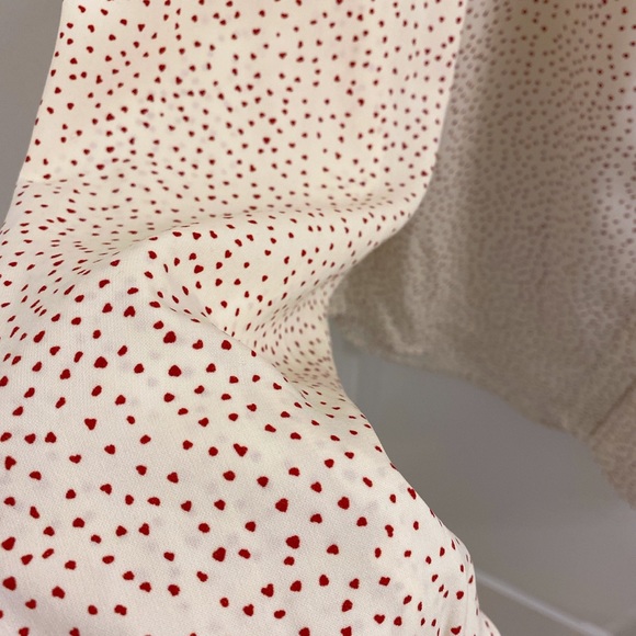 Cute heart patterned shirts (feels like silk) - Picture 2 of 3